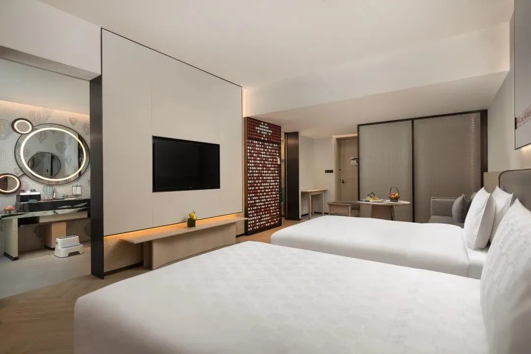 HUALUXE Sanya Yalong Bay Resort · 1