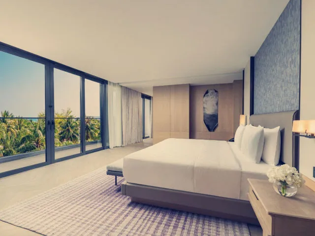 HUALUXE Sanya Yalong Bay Resort · 4