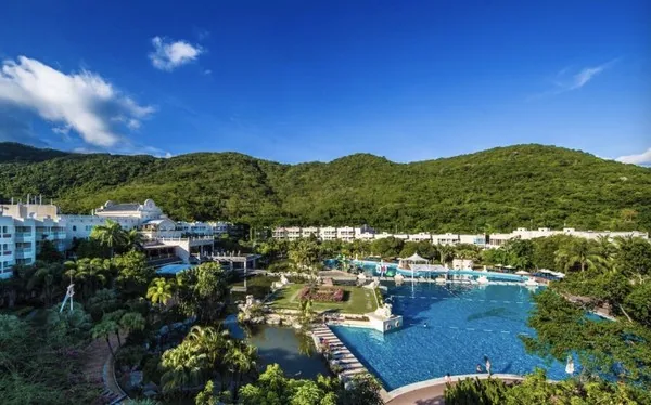 Cactus Resort Sanya by Gloria · 1